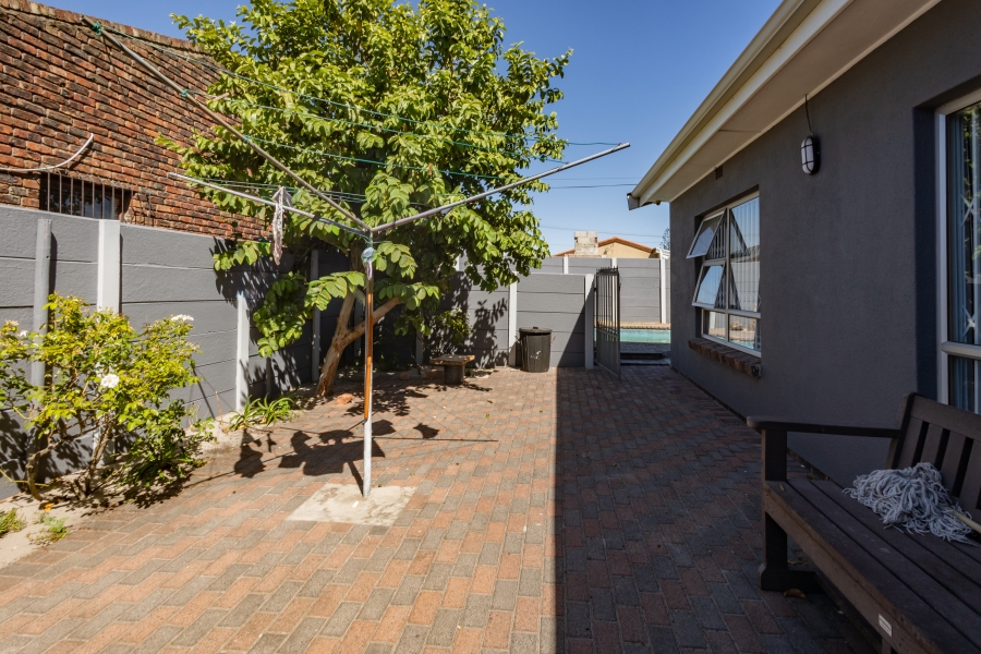 3 Bedroom Property for Sale in Mabille Park Western Cape